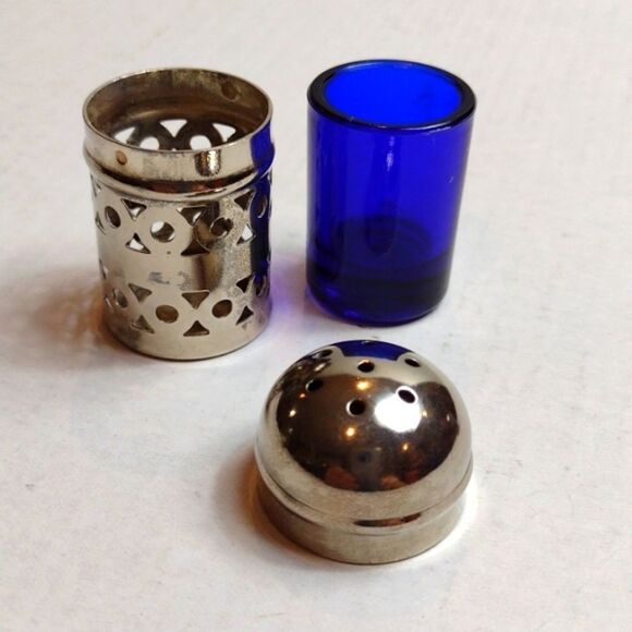 Vintage APEX EPNS Cobalt Glass Insert Salt & Pepper Shakers Set of 2 - Picture 4 of 9